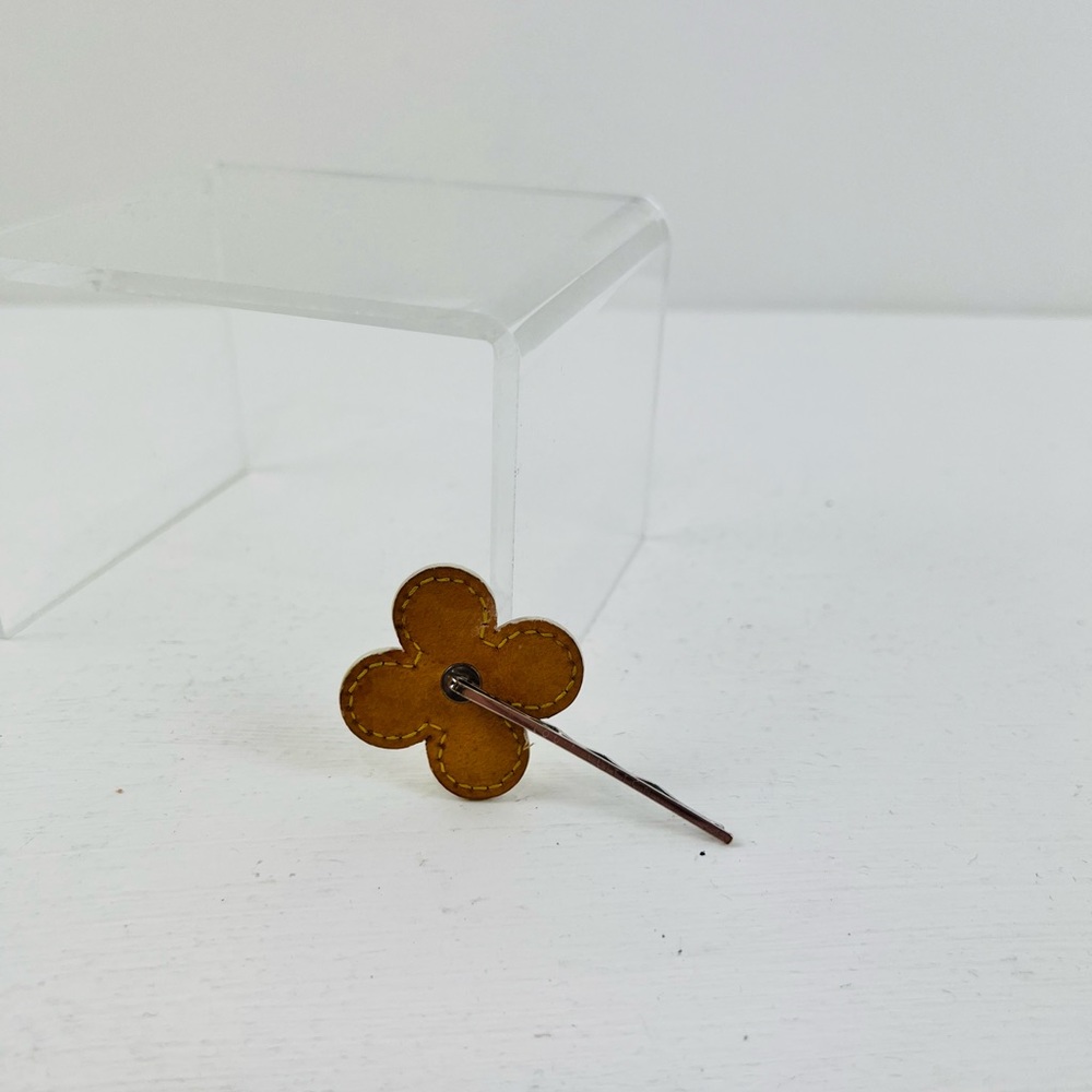 Louis Vuitton 00’s Y2K Yellow Patent Leather Floral Logo Studded Hair Clip - Picture 3 of 14